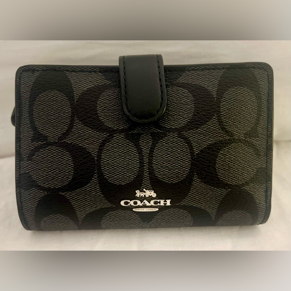 Coach Wallet - Excellent Condition -